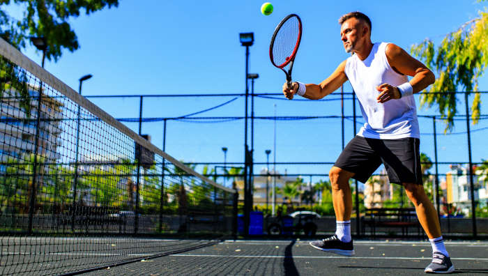 Tennis als Hobby oder Freizeitsport. Ein Tennisspieler.
