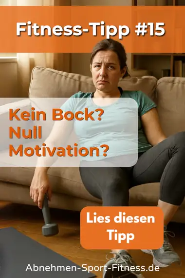 Eine Frau sitzt, nein hängt auf dem Sofa mit einem Ausdruck von absolut keine Lust aufs Training. Dazu Text: Kein Bock? Null Motivation?